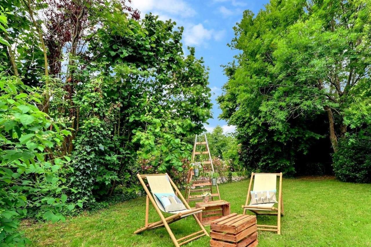 La Bremande Bed & Breakfast Saint-Georges-de-Reintembault Exterior photo